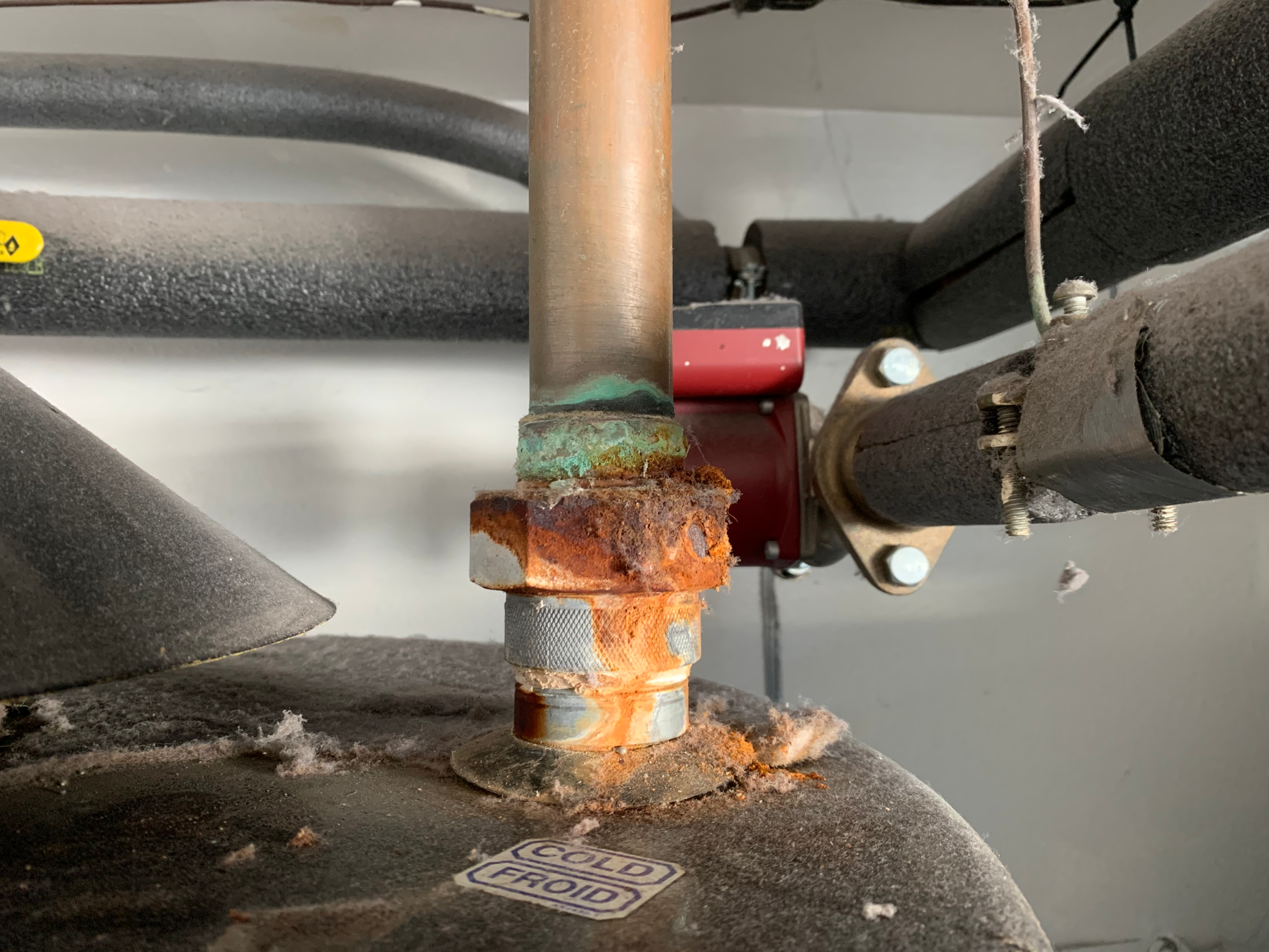 santa-ysabel-water-heater-leak A plumber in Santa Ysabel locates a water heater leak accompanied by rust and corrosion.