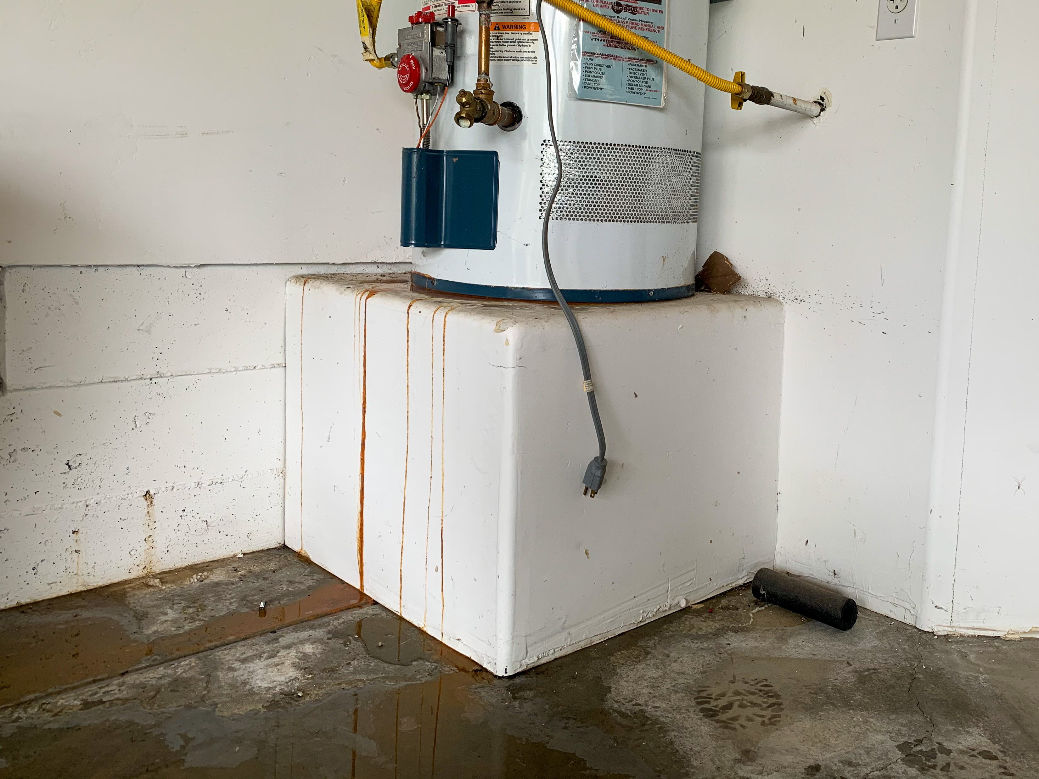 plumber-poway-leaking-water-heater.webp A poway plumber discovers a leaking residential water heater inside a garage.