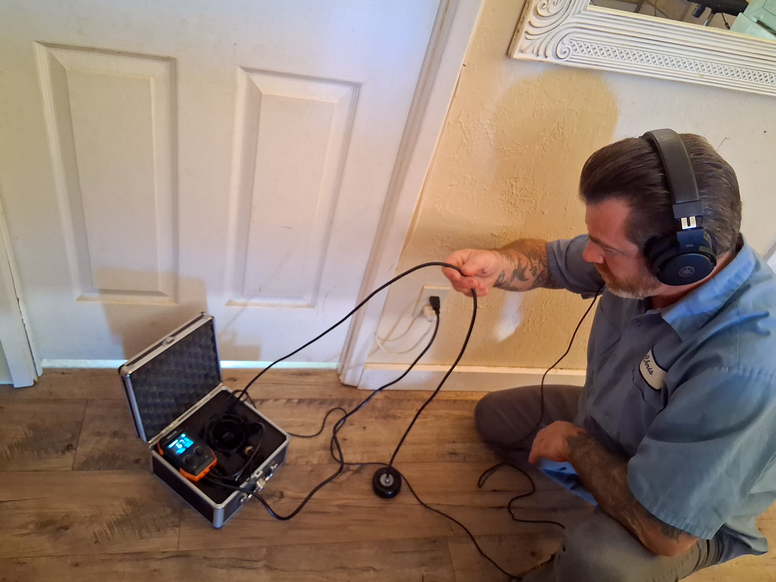 little-guy-plumbing-electronic-leak-detection A plumber performs an electronic leak detection service in an Escondido home to locate a suspected slab leak.
