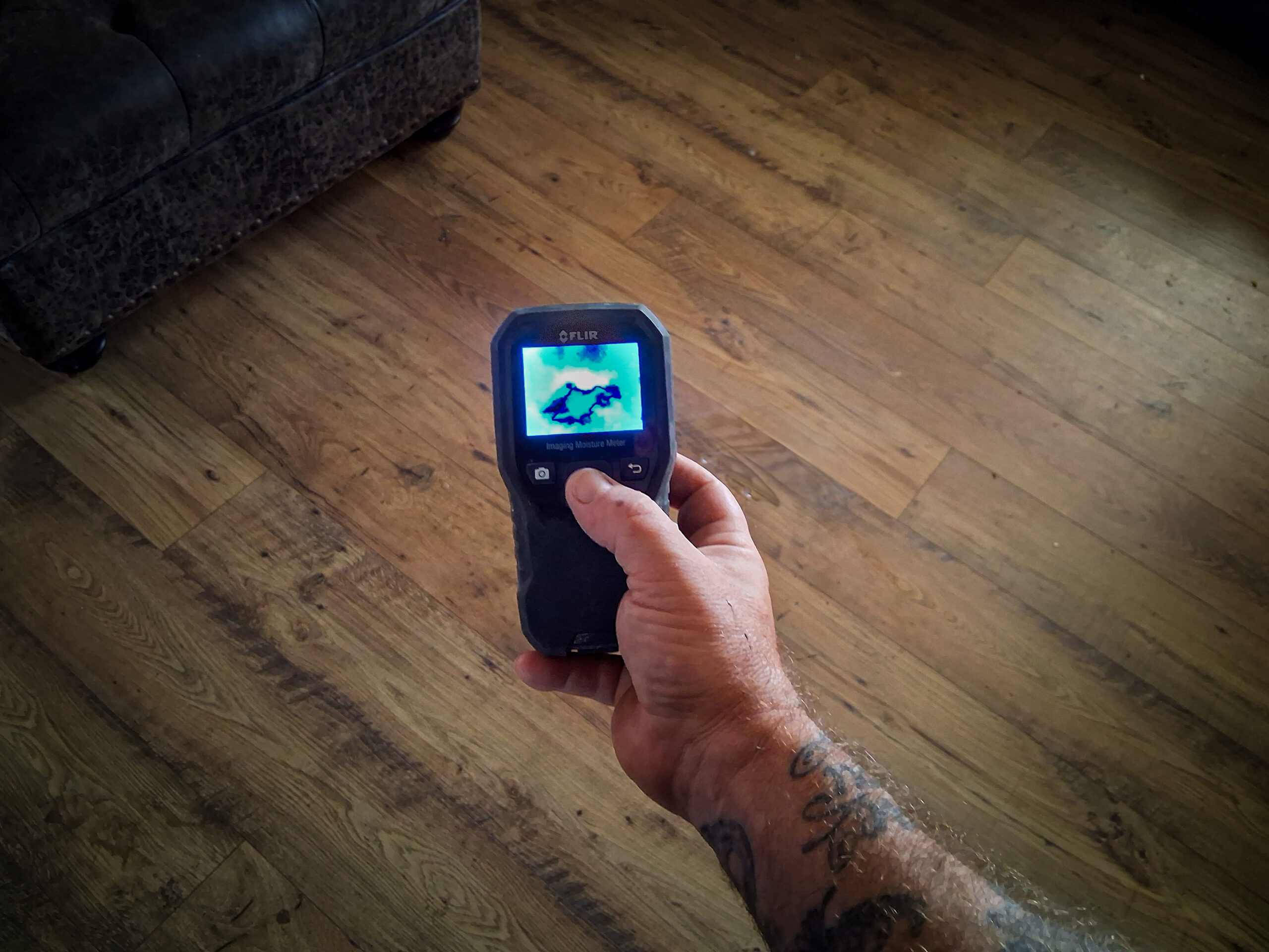 little-guy-plumbing-thermal-leak-detection A plumber uses thermal imaging to locate a slab leak in an Escondido home.